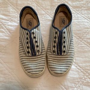 UGG tennis shoes, barely worn. Super cute without laces.